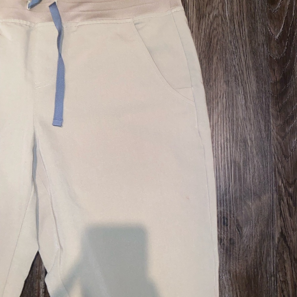 Figs Zamora Jogger Scrub Pants M Tan - Picture 4 of 8
